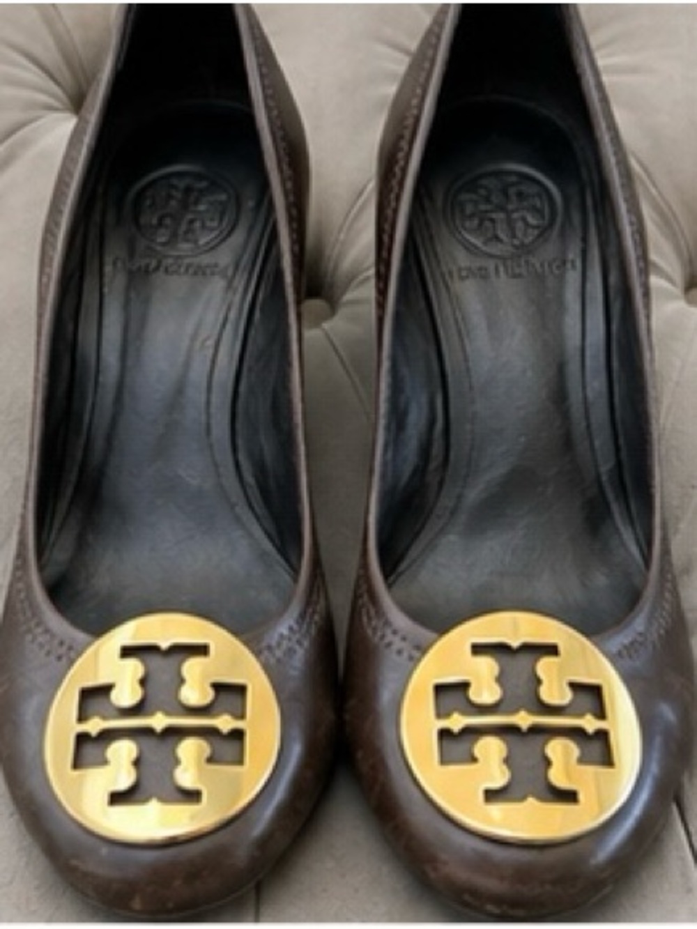 Tory Burch Brown Leather Wedge Pumps Gold Logo Medallion | Classic Career Heel